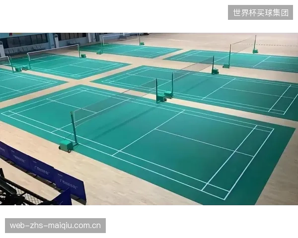 孤立地谈论任何一种添加剂的优劣都是片面的，体育馆地面是一个系统工程